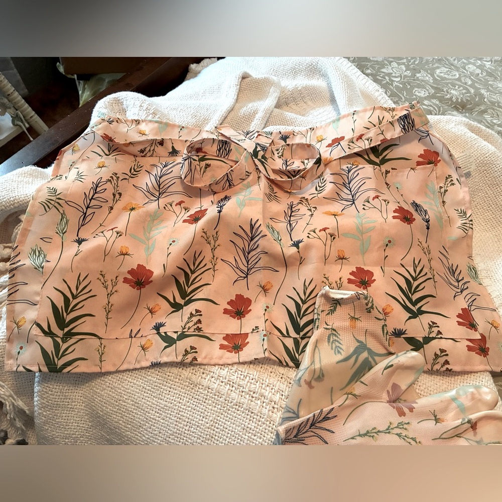 Pink and Cream Floral Gardening Set